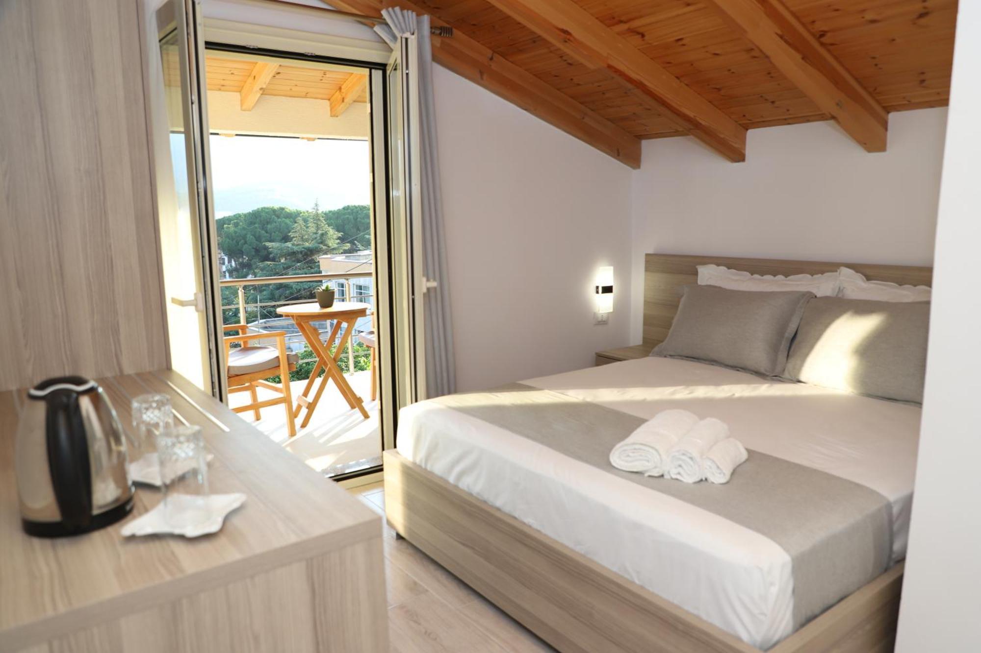 Guesthouse Kazazi เบราท ภายนอก รูปภาพ
