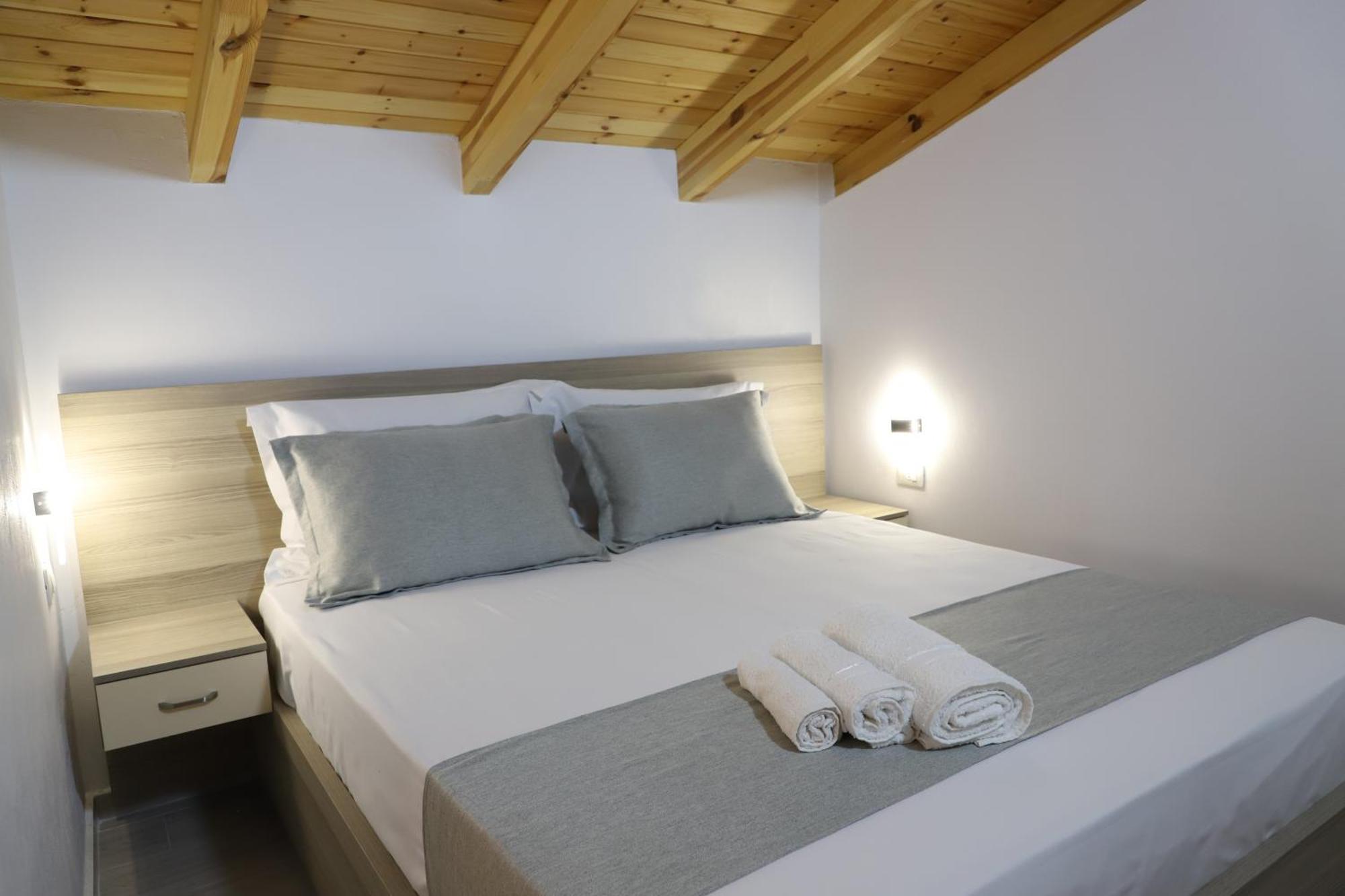 Guesthouse Kazazi เบราท ภายนอก รูปภาพ