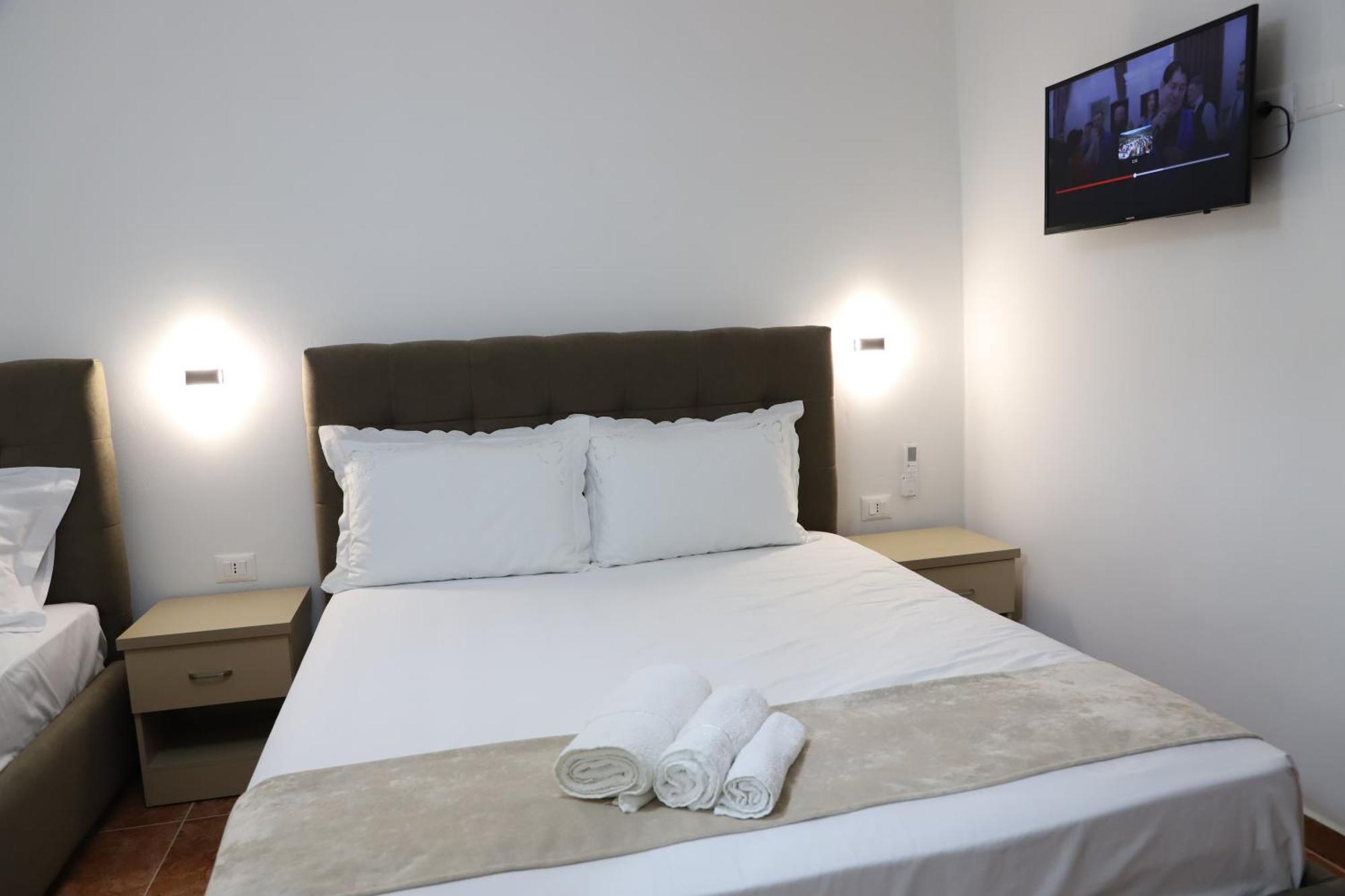 Guesthouse Kazazi เบราท ภายนอก รูปภาพ