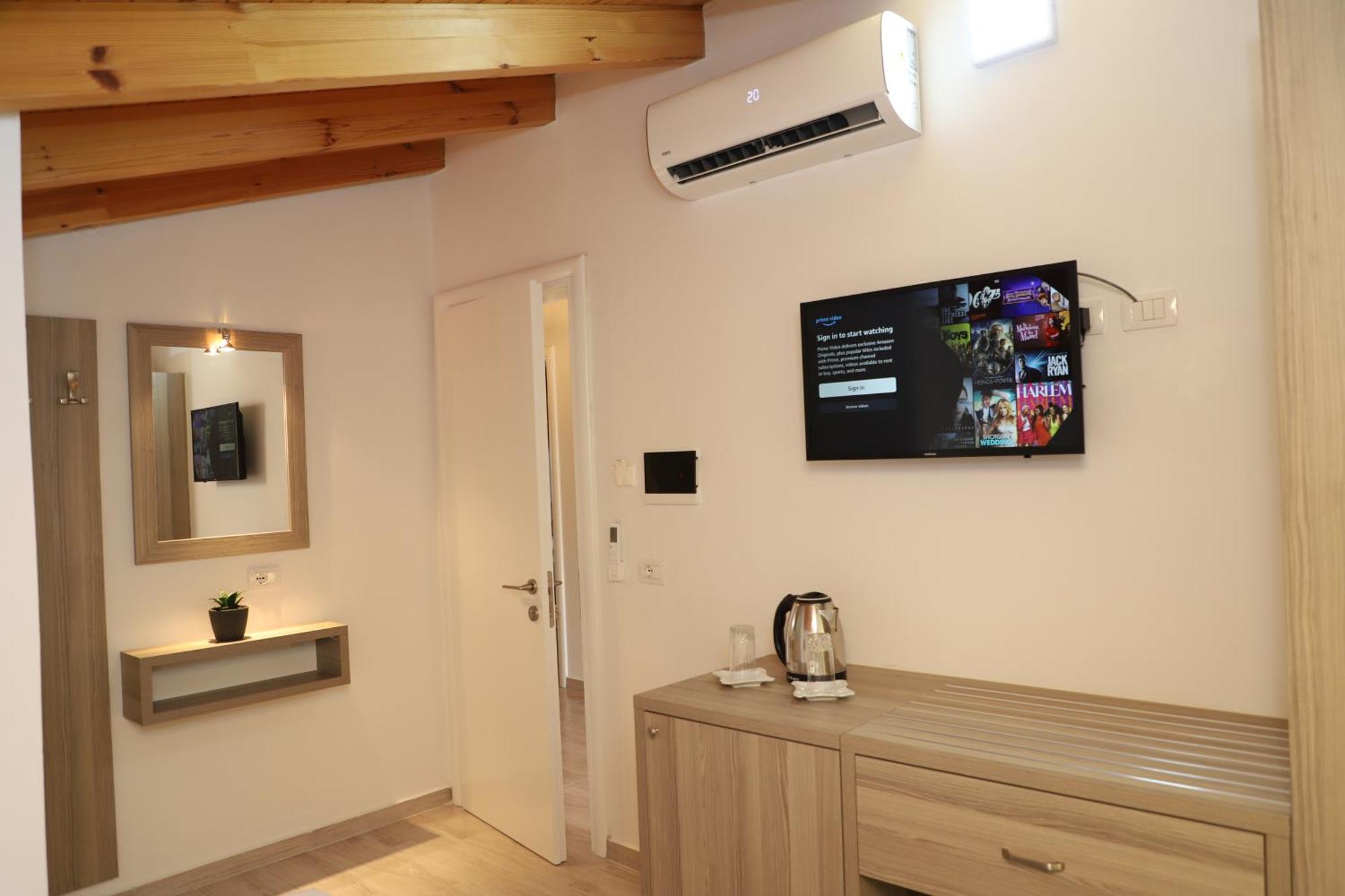 Guesthouse Kazazi เบราท ภายนอก รูปภาพ