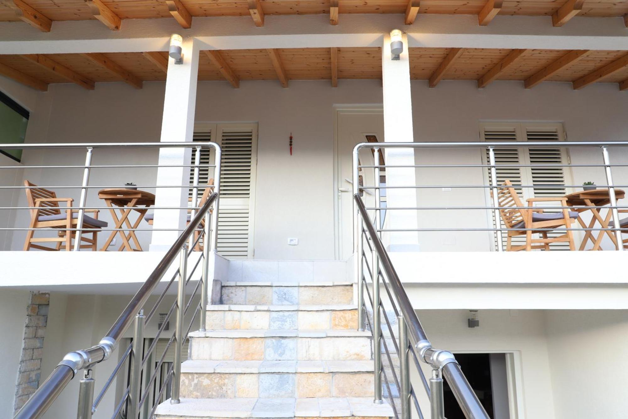 Guesthouse Kazazi เบราท ภายนอก รูปภาพ