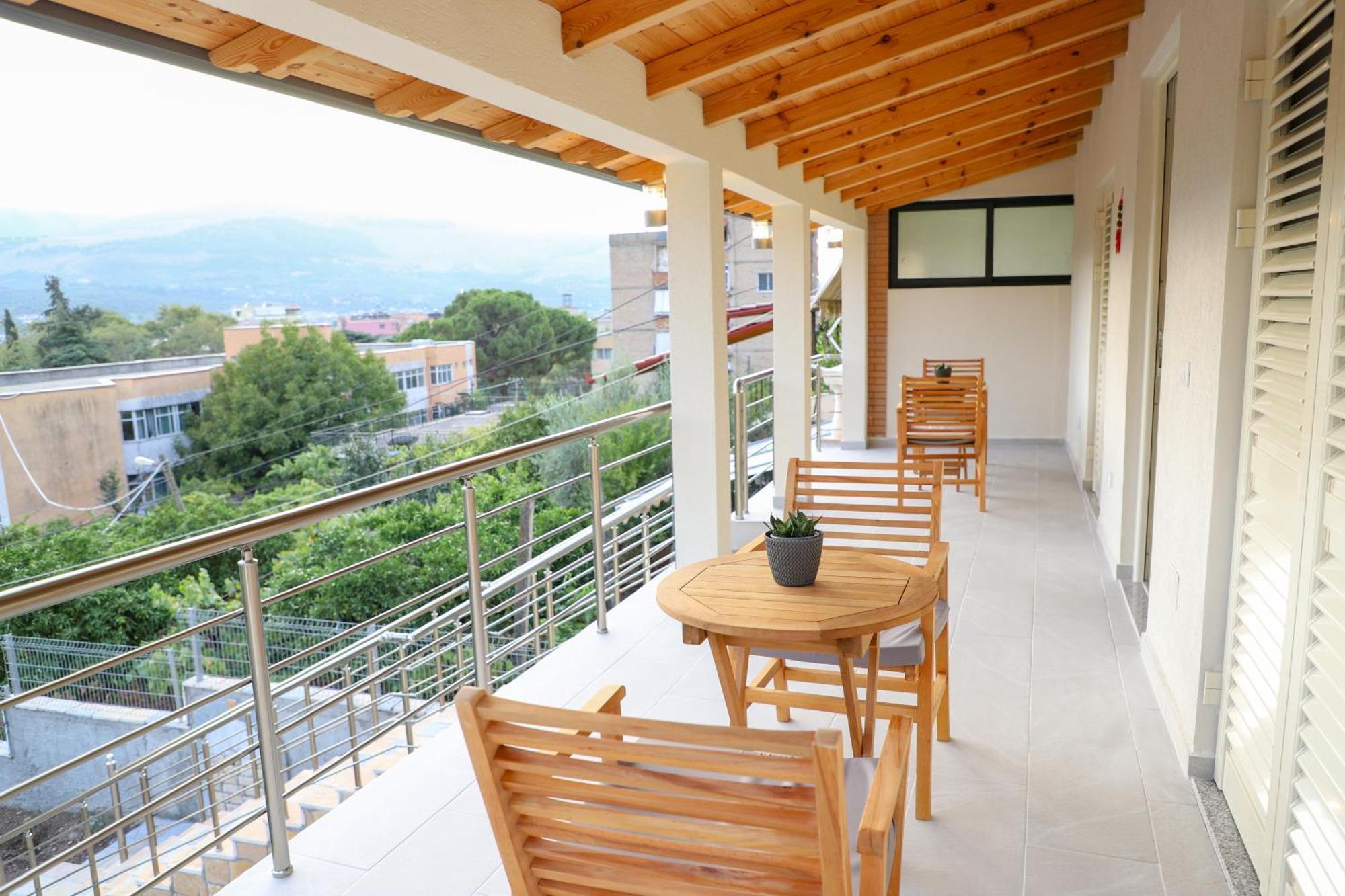 Guesthouse Kazazi เบราท ภายนอก รูปภาพ