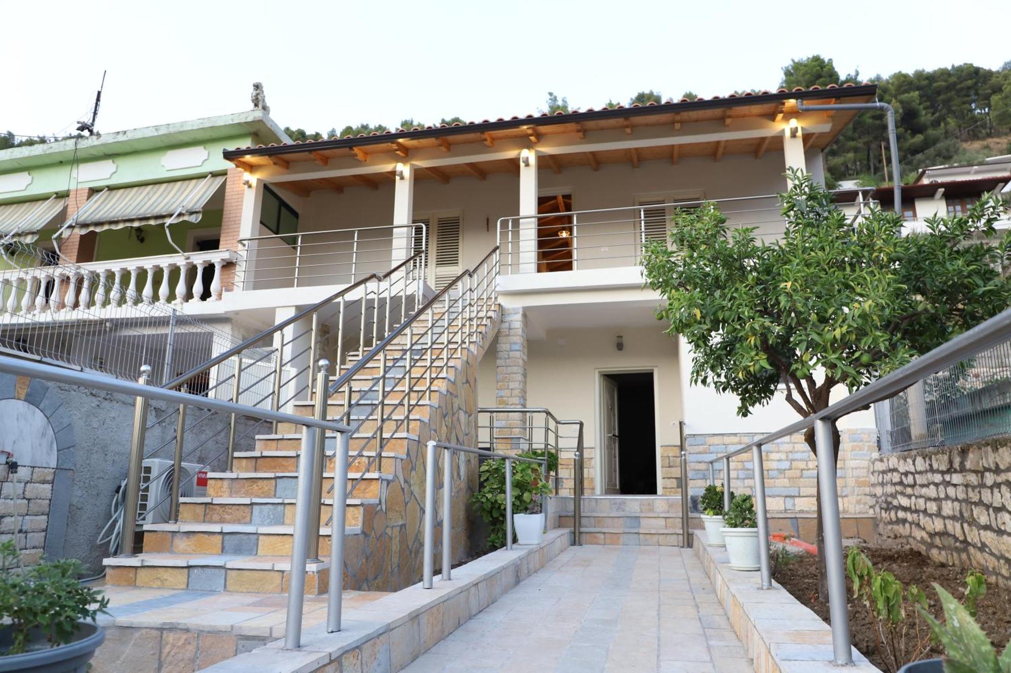 Guesthouse Kazazi เบราท ภายนอก รูปภาพ