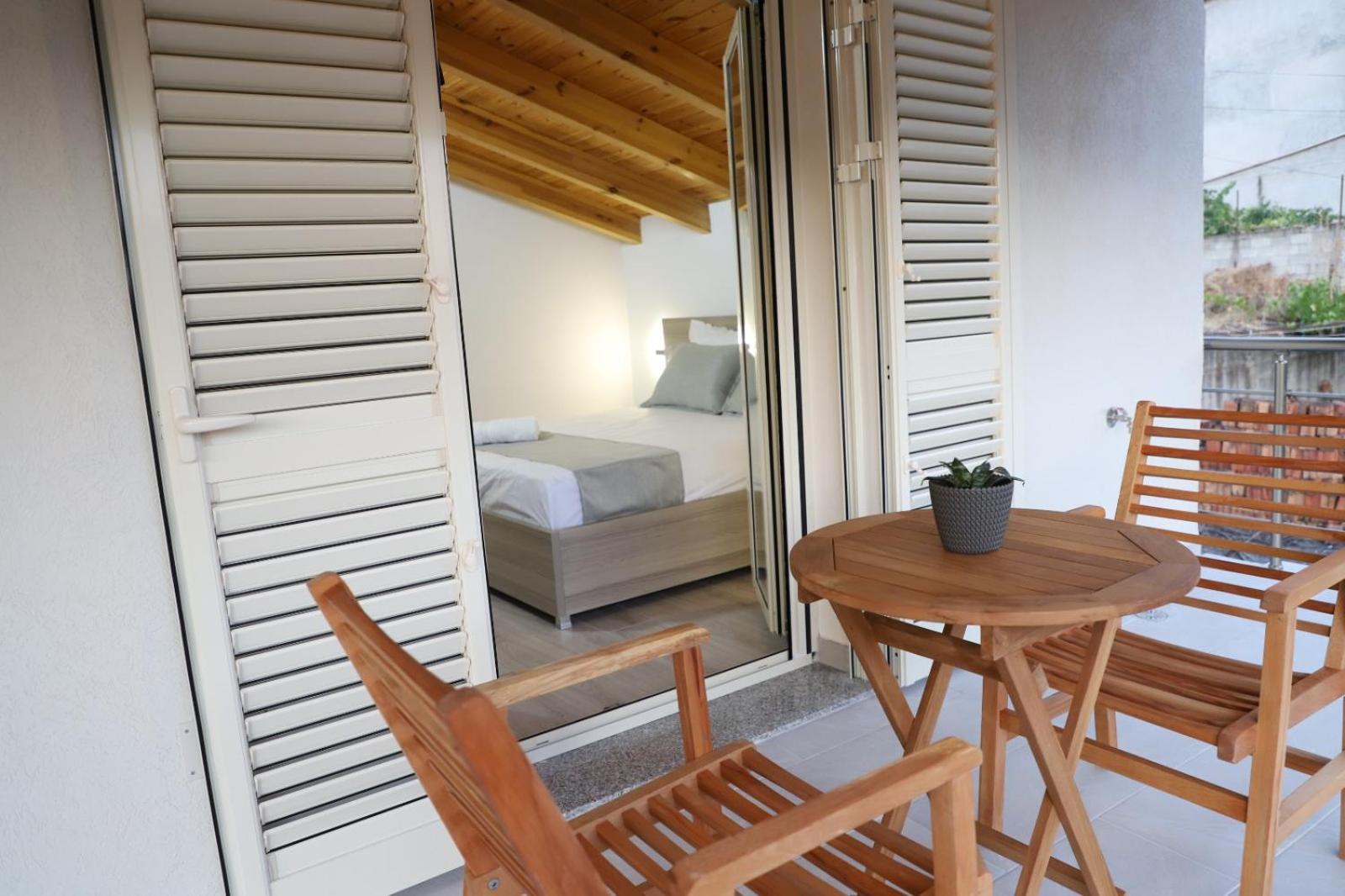 Guesthouse Kazazi เบราท ภายนอก รูปภาพ